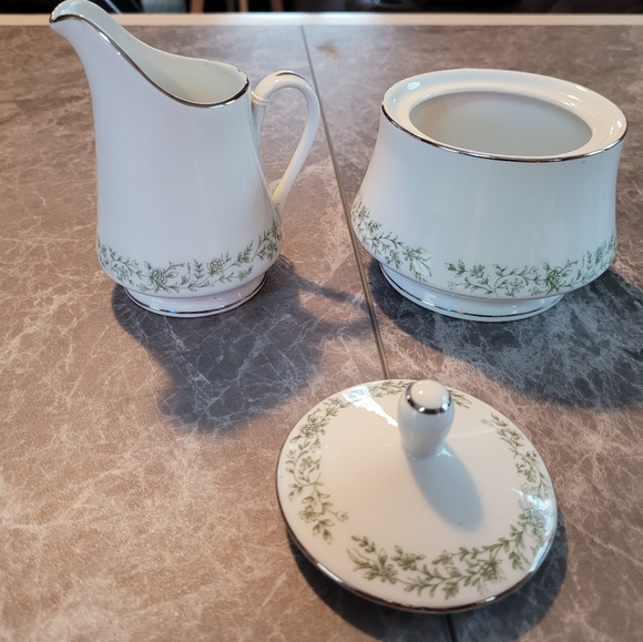 Mikasa Creamer & Sugar Bowl Set - Picture 2 of 6
